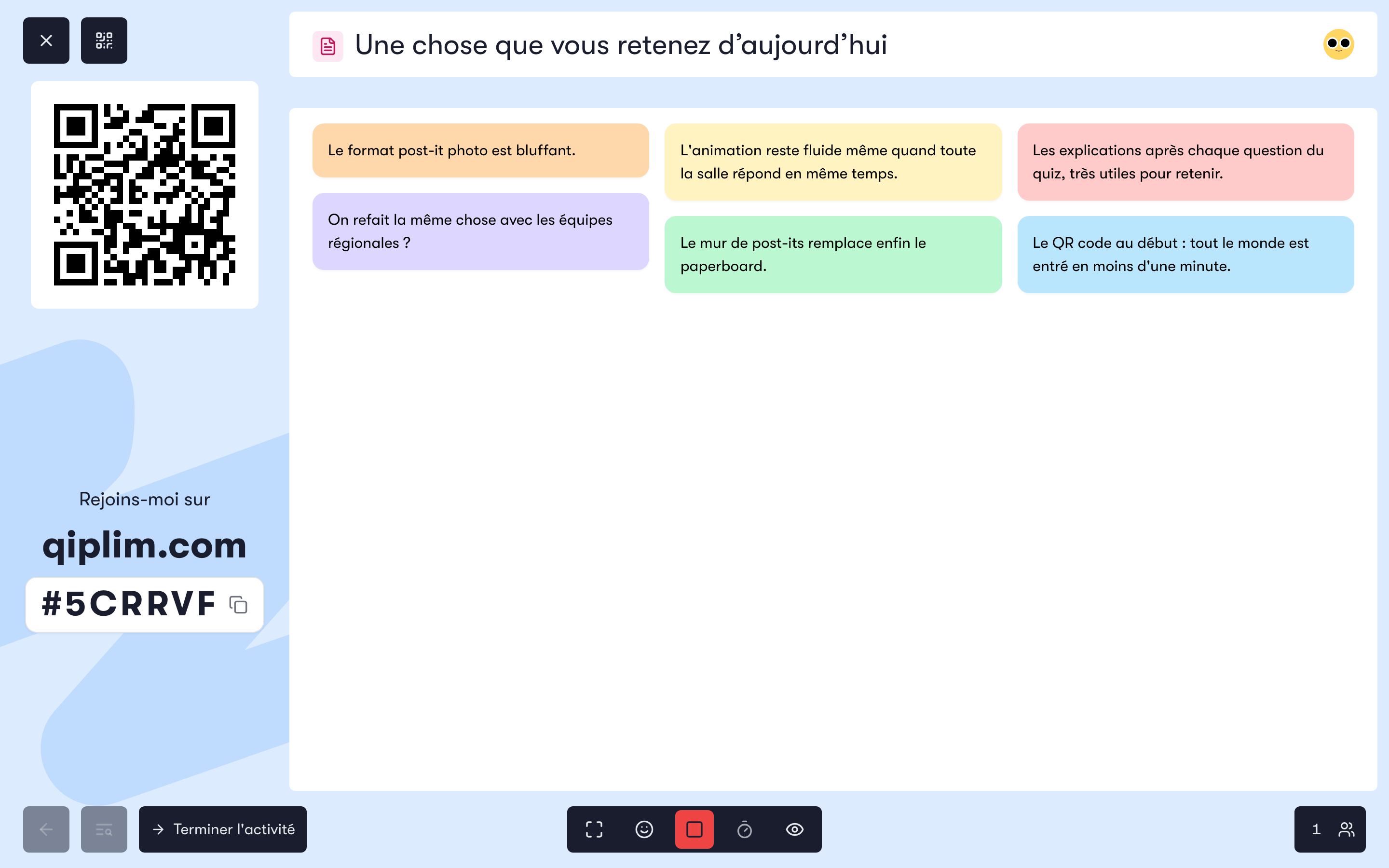 La mosaïque de réponses d'une question ouverte sur l'écran de projection